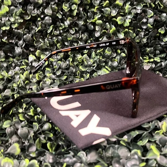Quay Australia Level Up - Tortoise/Smoke Taupe Polarized Sunglasses - Picture 4 of 5